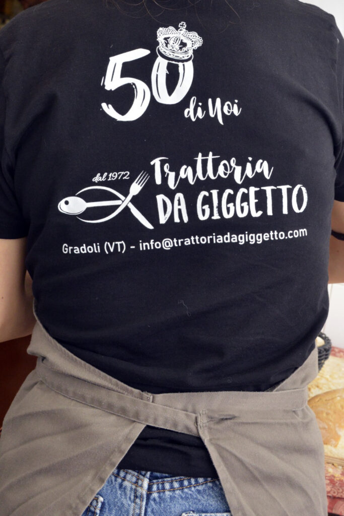 Maglietta nera con logo "Trattoria da Giggetto".