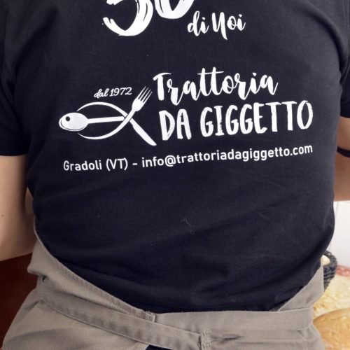 Maglietta nera con logo "Trattoria da Giggetto".